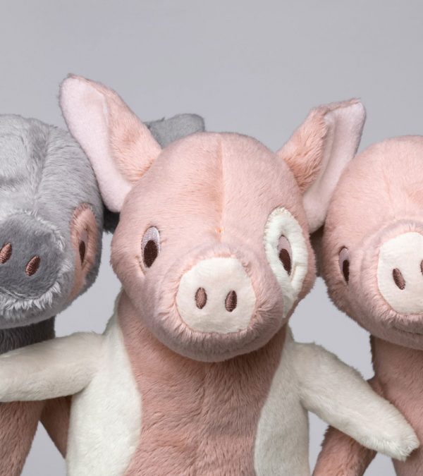 Three Piglets - Imagen 3